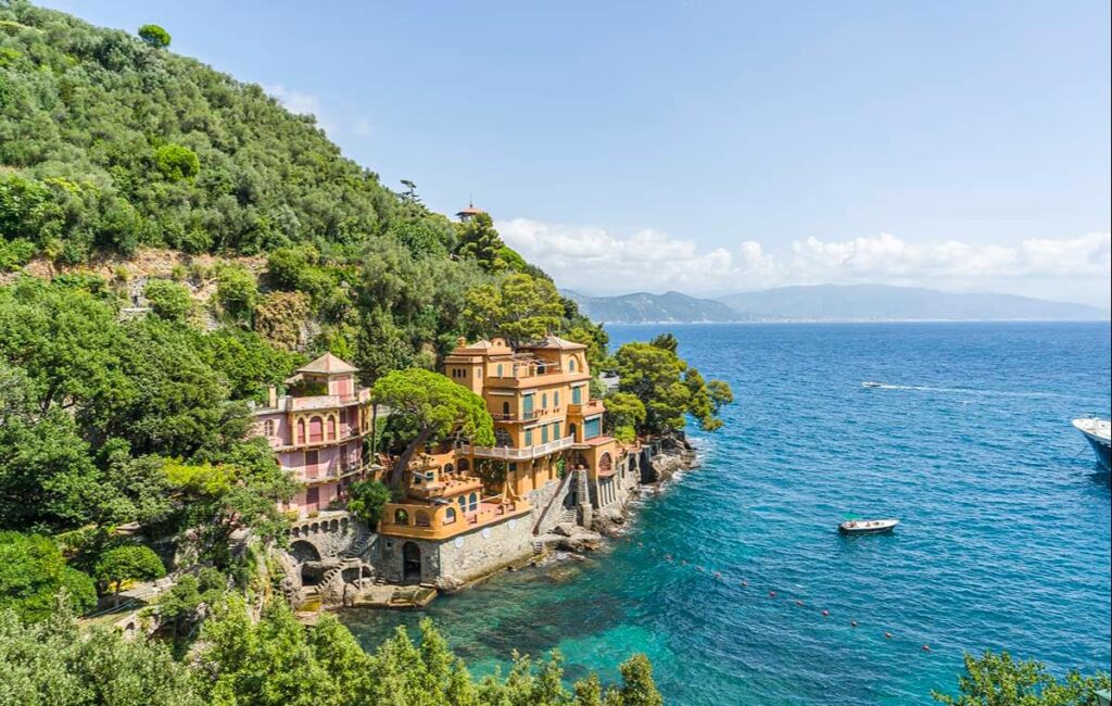Villas colorées au bord de la mer à Portofino, Ligurie